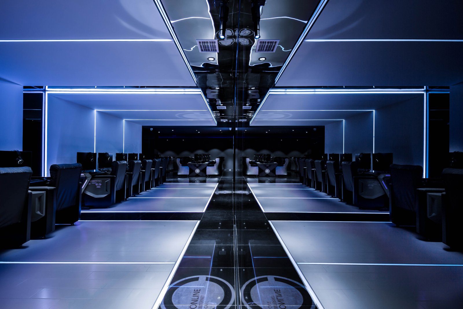 18.jpg 北京萬興通達辦公裝修項目-豪華網吧裝修效果圖