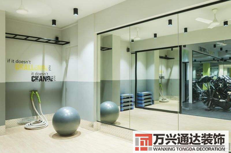 健身房設(shè)計效果圖室內(nèi)健身房設(shè)計效果圖室內(nèi)有室外的感覺